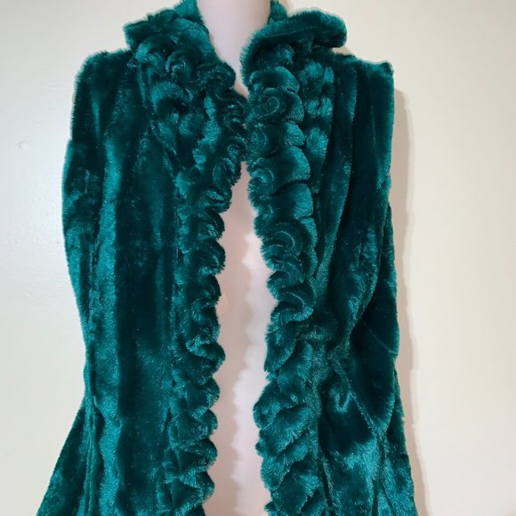 new directions Jackets & Blazers - New Directions Faux Fur Green Vest ~ Medium